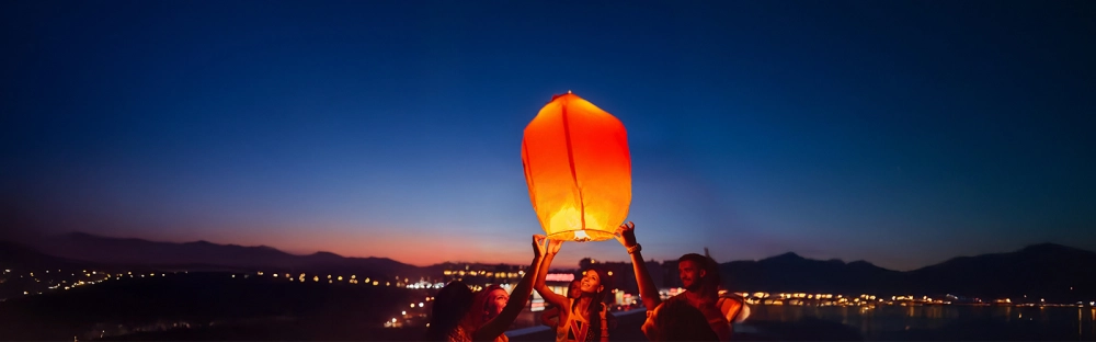 f039955abe4c-GREETINGS-LANTERNS-1600X500PX.jpg.webp
